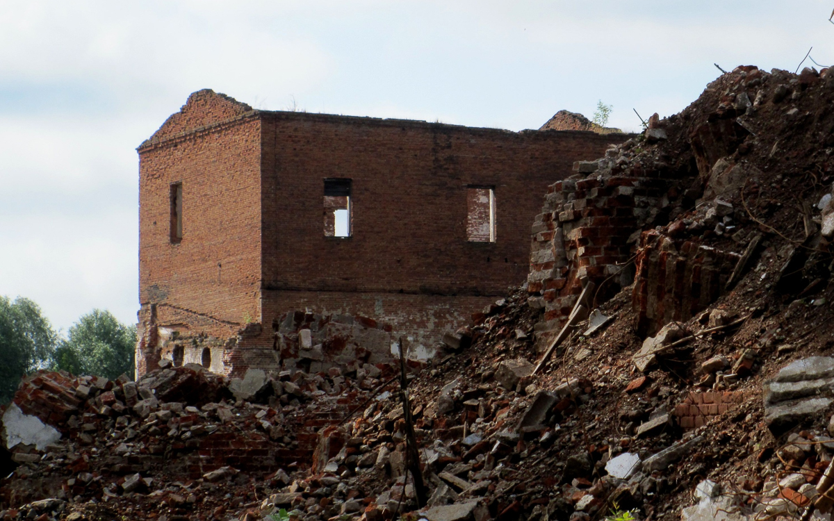 В 2019 году почти полностью разрушилась Льнопрядильно-ткацкая фабрика им. Розы Люксембург в Нововязниках. Какой она была и стала?