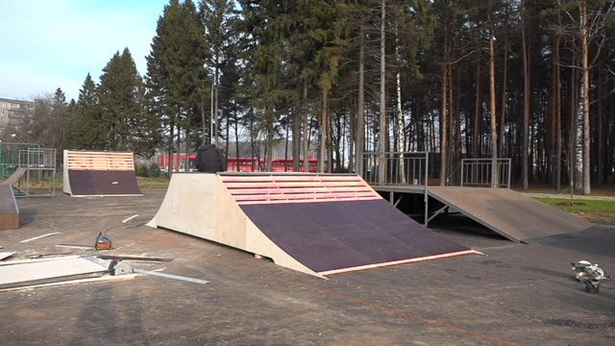 В июле в Вязниках должны закончить строительство нового скейт-парка. К осени во Владимире тоже появится площадка. А в Муроме она уже открыта
