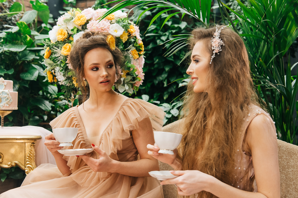 Ведущая Алена Маркелова приглашает невест на «Свадебный чай». Это бесплатная двухчасовая беседа о нюансах организации праздника