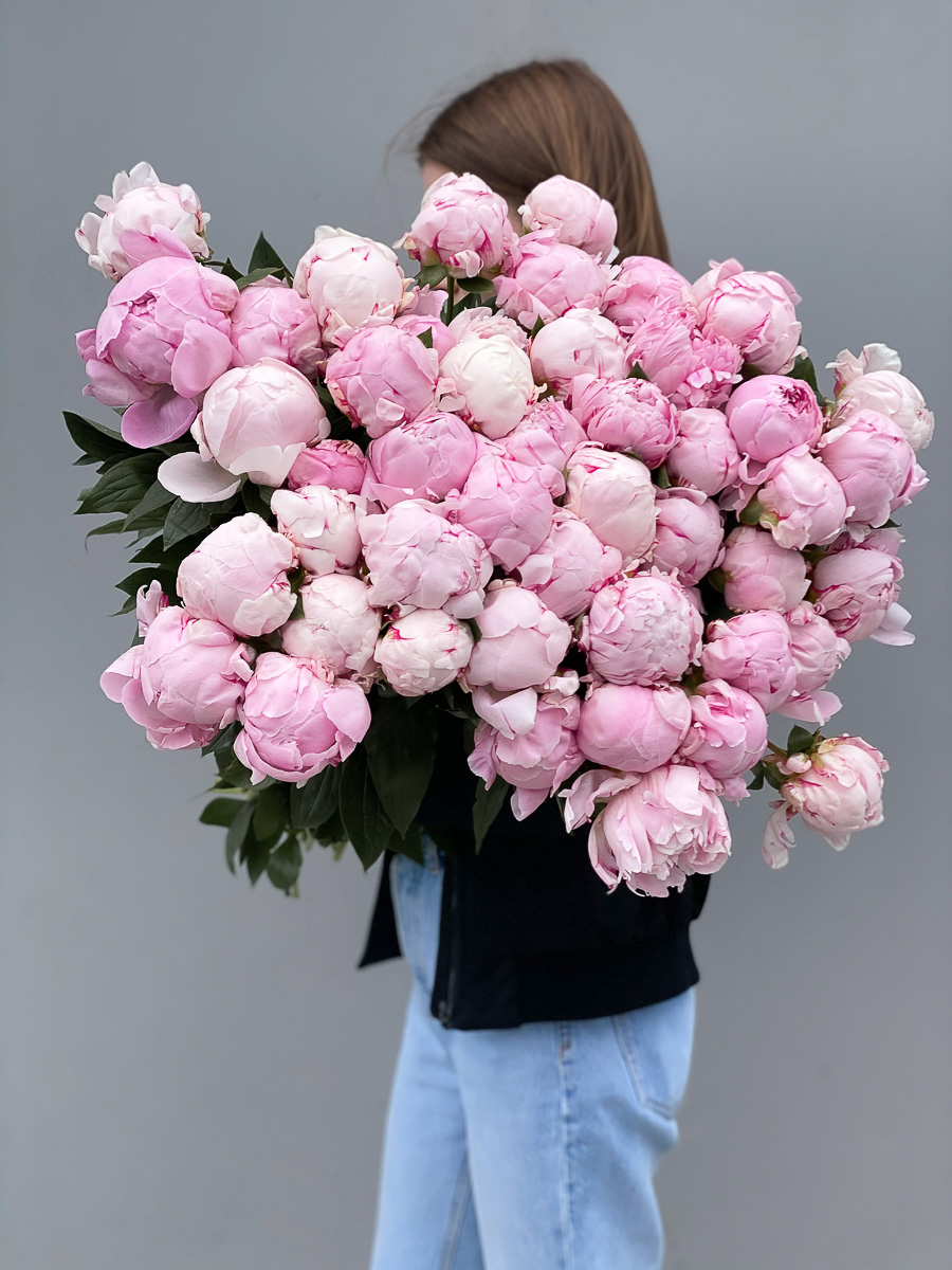 Расспрашиваем основательницу сети цветочных магазинов Юлию Краснову о флористических тенденциях и не только