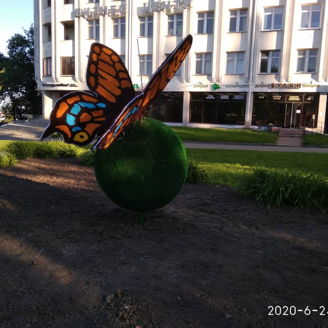 Новые скульптура, граффити и клумба - вот чем обзавелись улицы Владимира в последнее время