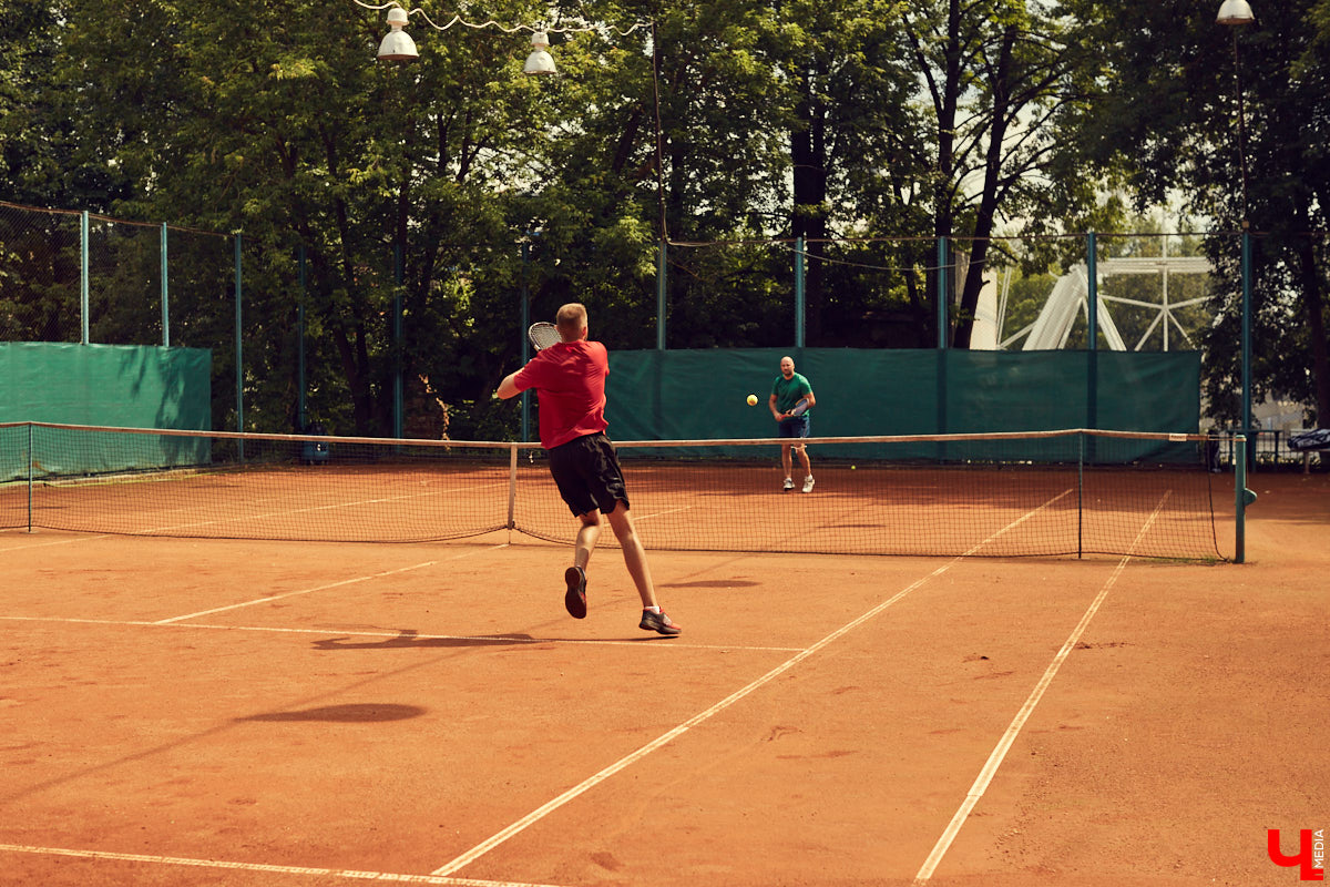 4 июля владимирские теннисисты открыли первые в этом сезоне соревнования. Закончить турнир помешала погода