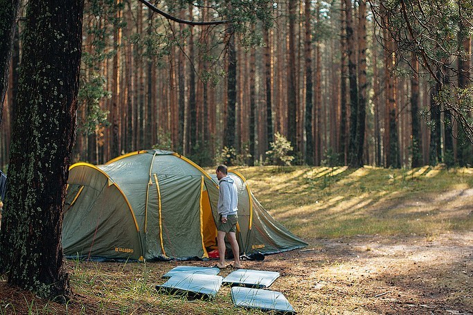 Владимирцы массово отправились на пикники и в походы с палатками, прихватив спальники, пледы и вкусные снеки.