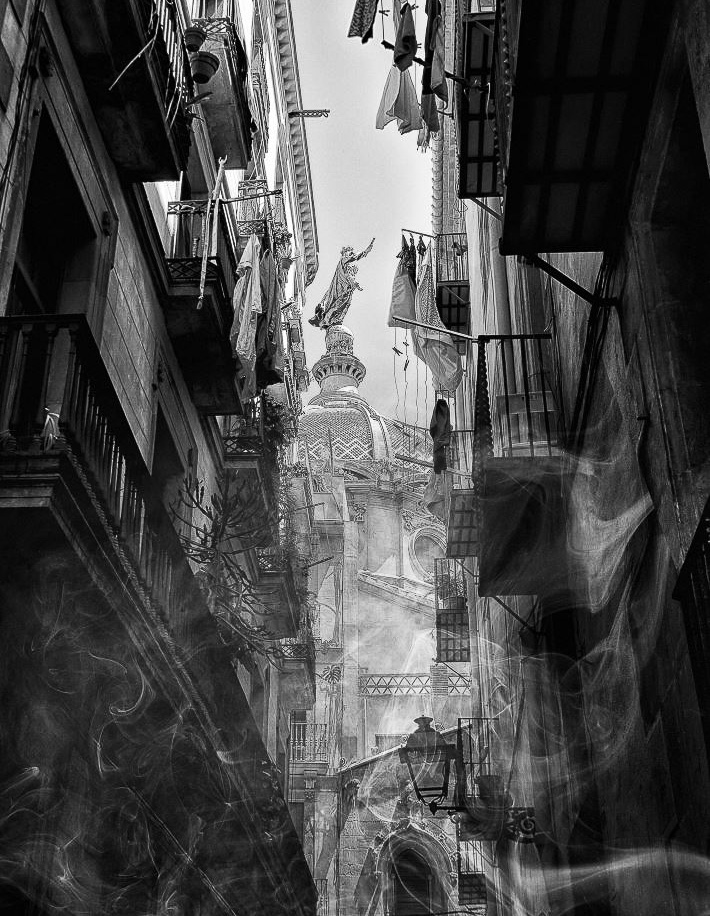 Фэшн-арт-ню фотограф Игорь Воробей недавно провел в арт-галерее Барселоны презентацию своего первого авторского фотоальбома — «Город женщины». Туда вошла сотня лучших снимков соблазнительных барышень. Некоторых из них вы точно знаете в лицо