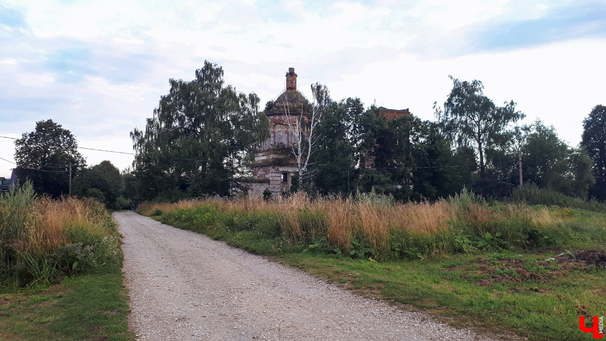Села Хотенское и Новгородское в Суздальском районе могут похвастаться интересной историей. А еще в них стоят красивые заброшенные храмы