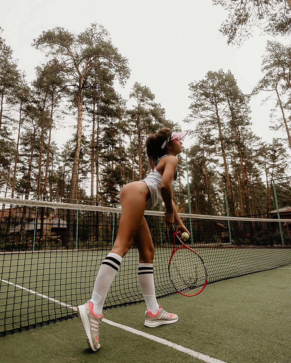 Фигуристка Нугуманова крепко сжала грудь на теннисном корте: «Бесподобная» (фото)