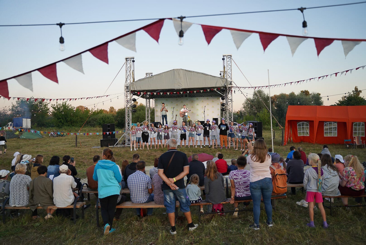 Кино, музыка и спорт. Сразу несколько крупных событий прошли во вторые выходные августа во Владимирской области: открытый кинопоказ, фестиваль бардовской песни и День физкультурника