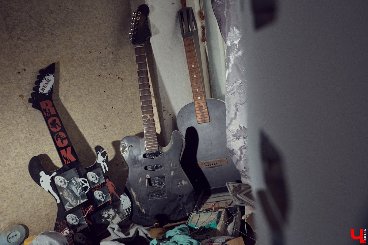 Владислав Мазанов шесть лет назад начал редкий для Владимира бизнес - ремонт и изготовление гитар на заказ