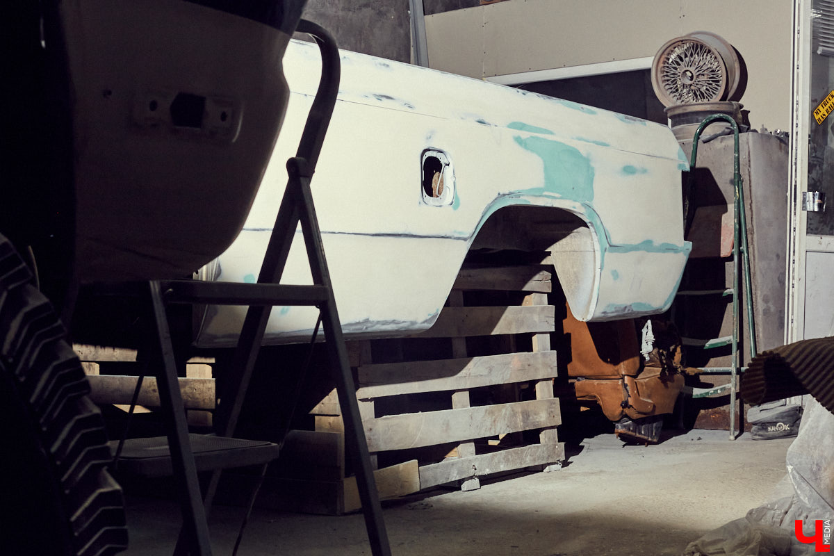 Владимирский кастомайзер Андрей «Клим» Карпов продемонстрировал нам свой 30-летний Lincoln Town Car и впустил в мастерскую, где уже вовсю кипит работа над настоящим чудовищем!