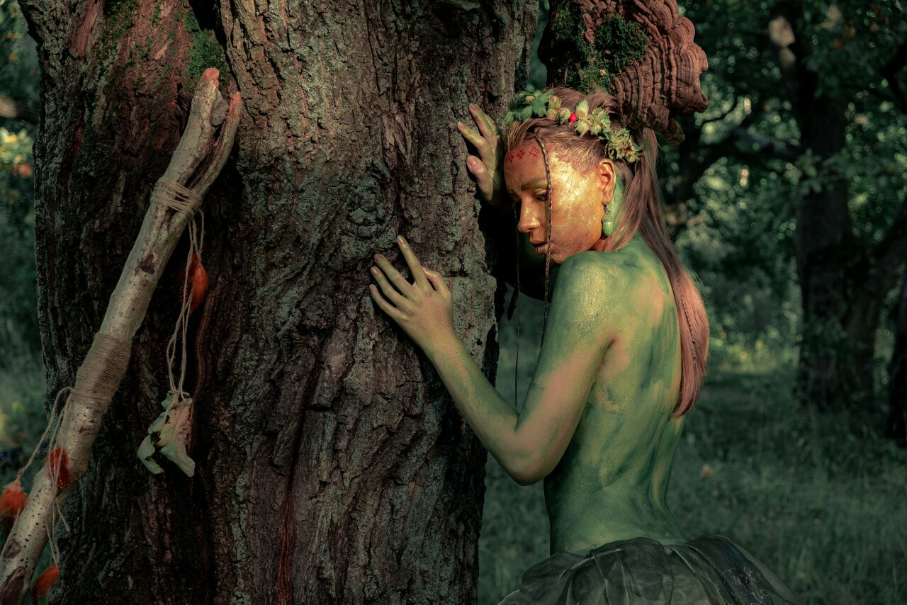 Сказочные владимирские девушки, заманивающие в лес, к болотам и на камни...