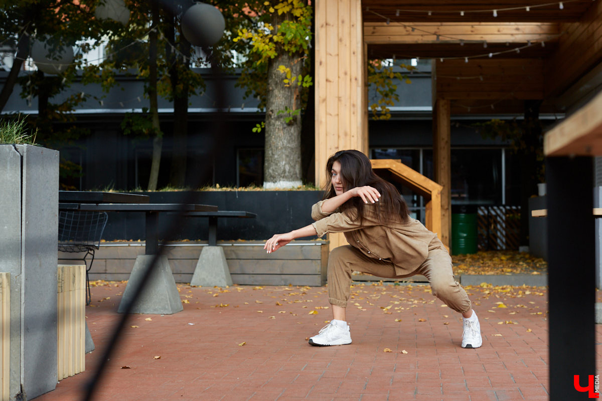 Изучаем танцевальную повестку нашего города под руководством женственной хип-хоп танцовщицы Аси Саркисян