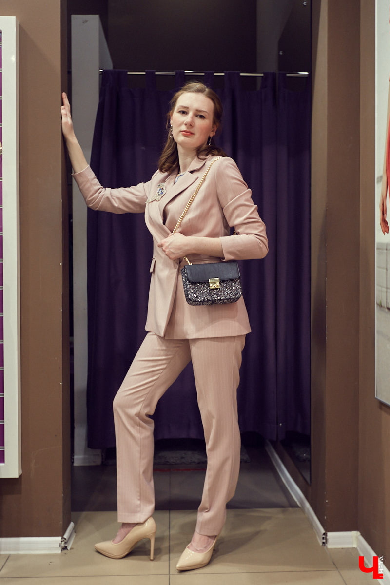 Стилист Ирина Безбородова прошлась по магазинам и нашла 9 трендовых брючных костюмов для сезона осень-зима 2020