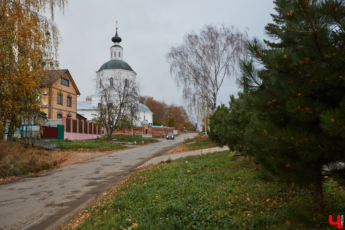 Красное село стало частью Владимира в 50-х годах XX века. Сегодня на память о былом осталась лишь одна улица. Но история места удивительная