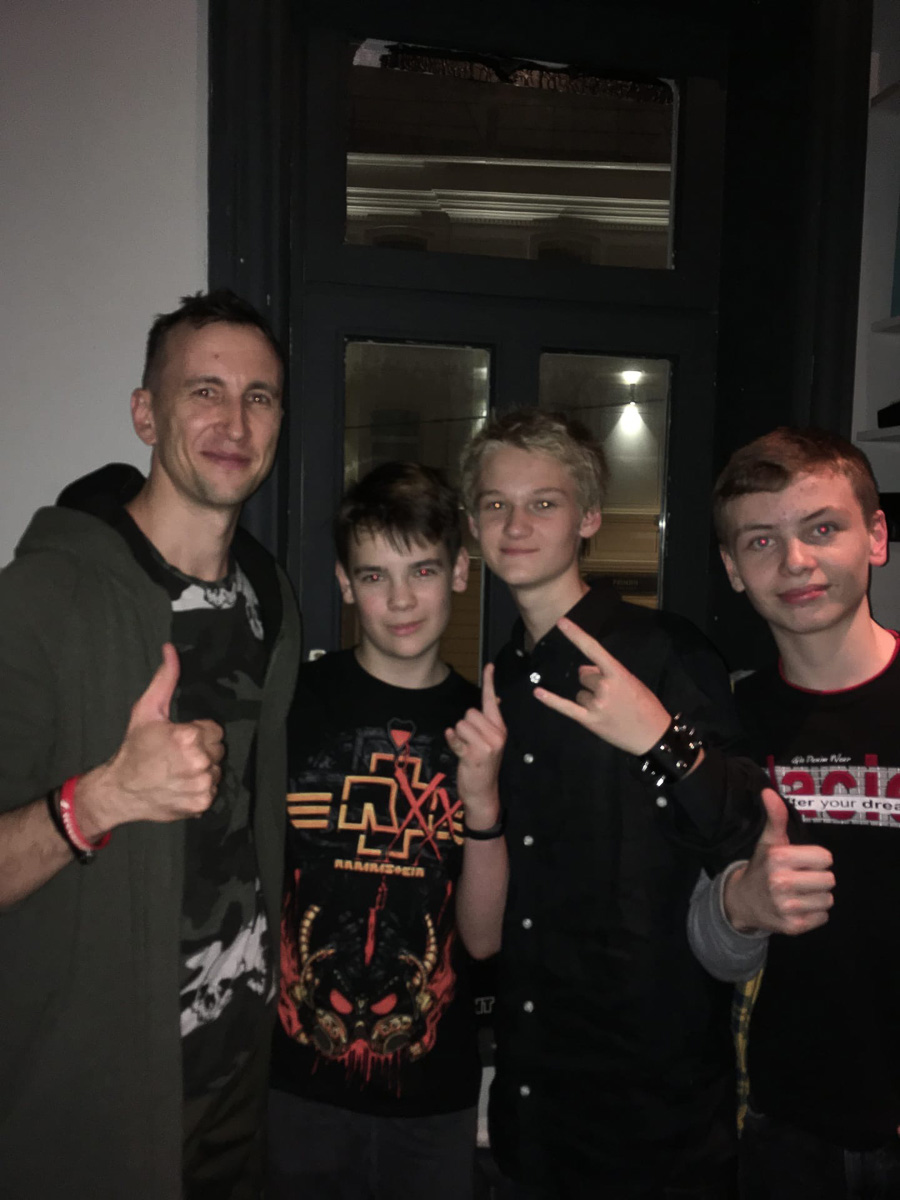 Захар Усенко поучаствовал в фестивале «Rock Smena» и вышел в финал. Выступление парня оценили музыканты группы LUMEN