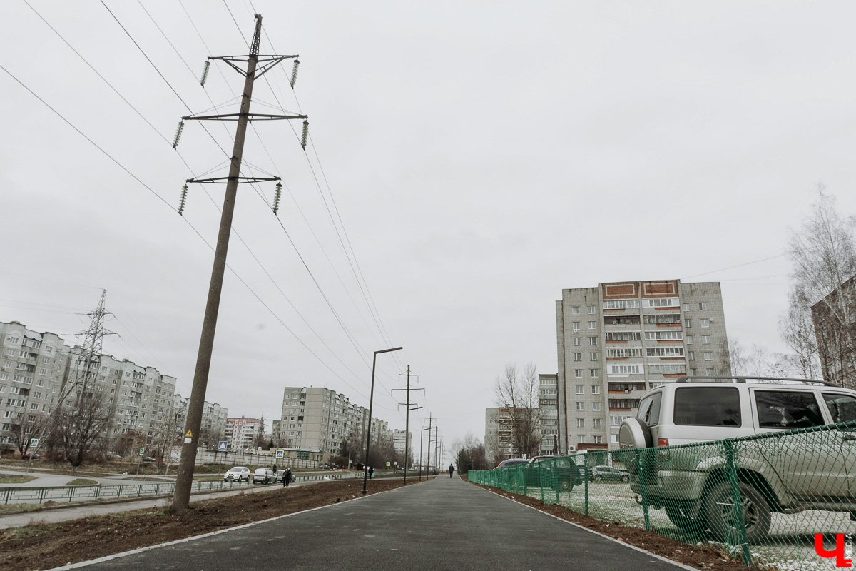 Парк «Добросельский» преобразился, а на улице Соколова-Соколенка появилась пешеходная зона - одни плюсы. А минусы-то есть?