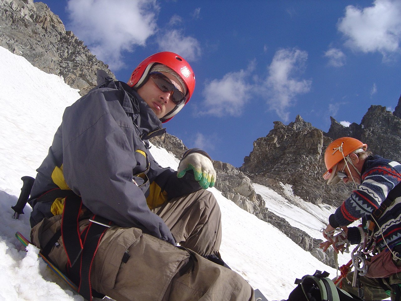 Сергей Кузнецов - турист со стажем более 20 лет. Он впервые поднялся в горы, а это были Хибины, в 13 и до сих пор покоряет вершины