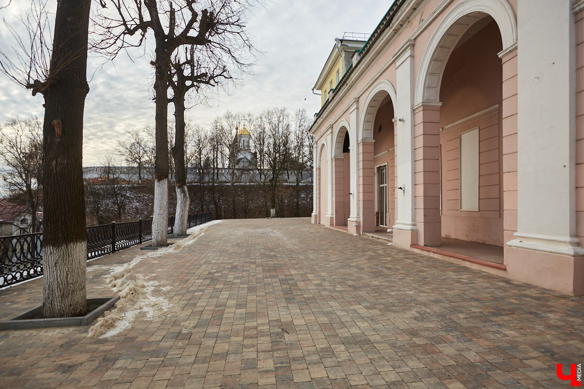 В центре Владимира делают новую смотровую площадку, а в “Добросельском” высадят газон.