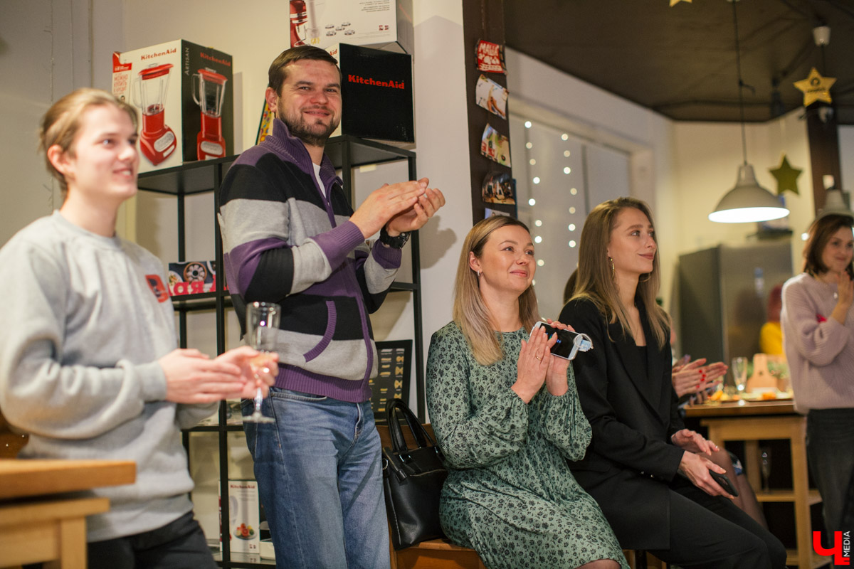 В студии Roulet подвели итоги конкурса «Команда со вкусом». Так какой же ролик оказался лучшим? Кто получил гран-при — кулинарный корпоратив за 60 000 рублей?
