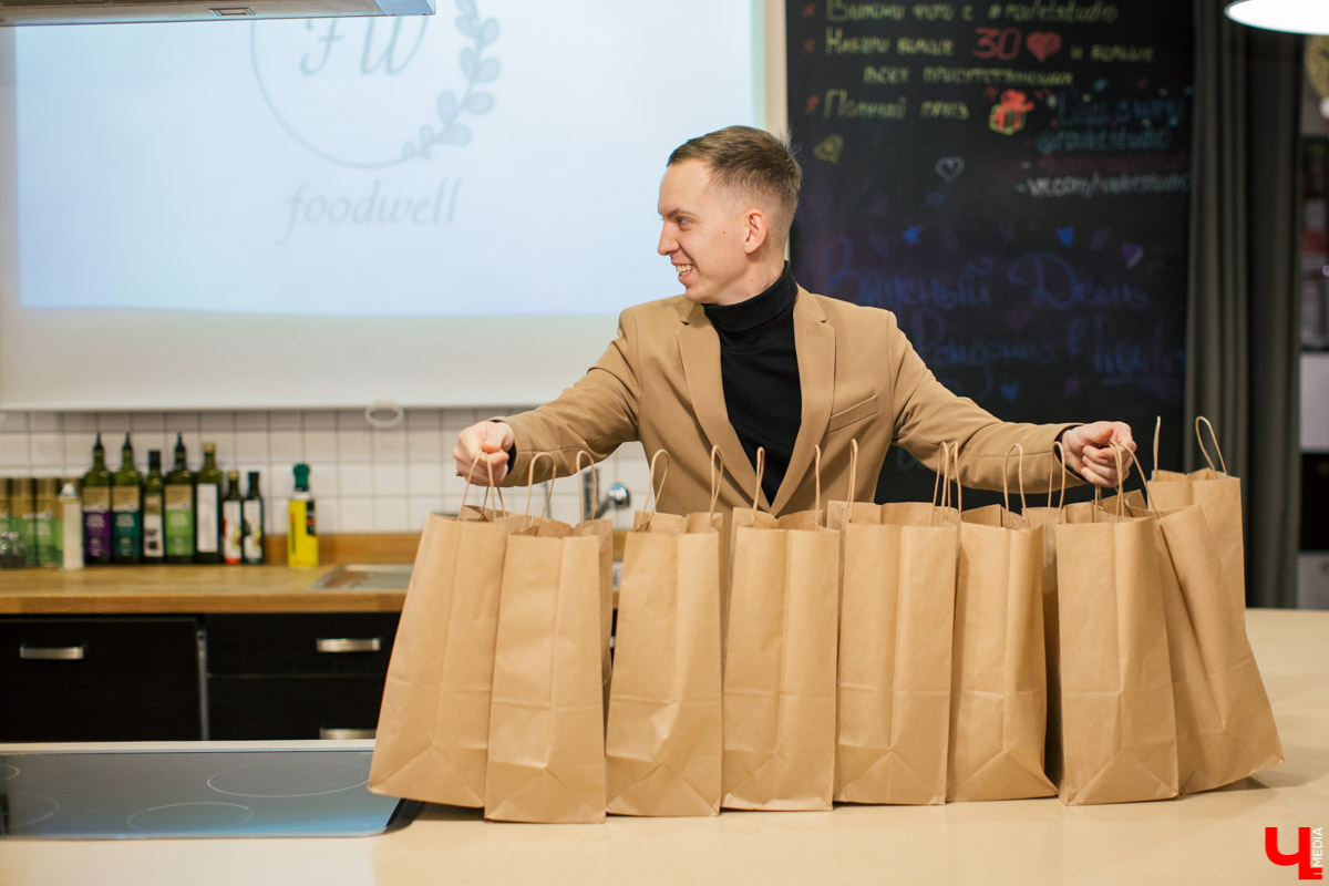 В студии Roulet подвели итоги конкурса «Команда со вкусом». Так какой же ролик оказался лучшим? Кто получил гран-при — кулинарный корпоратив за 60 000 рублей?