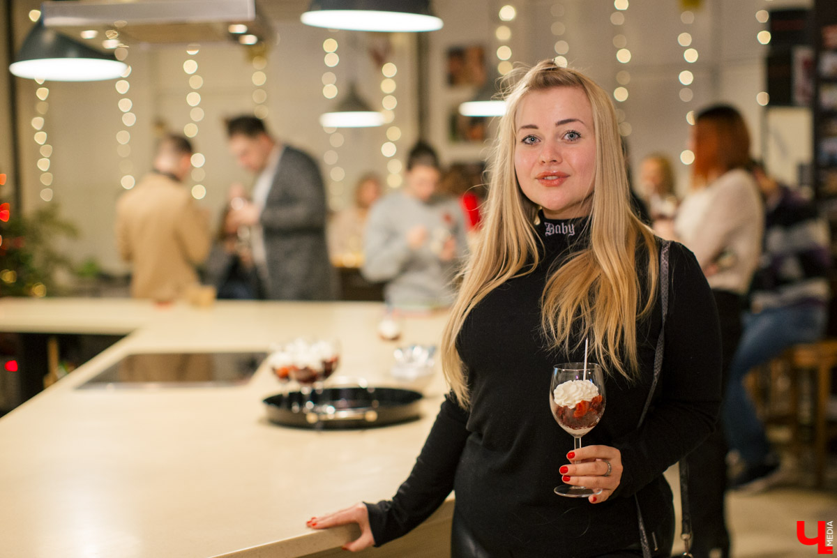 В студии Roulet подвели итоги конкурса «Команда со вкусом». Так какой же ролик оказался лучшим? Кто получил гран-при — кулинарный корпоратив за 60 000 рублей?