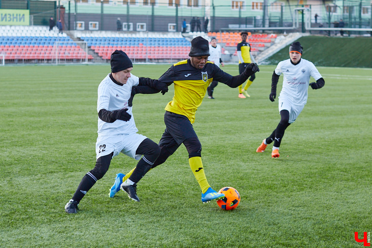 Молодые владимирские футболисты из «Торпедо» в декабре сыграли с московской любительской командой «Сила», спортсмены которой приехали из стран Азии, Африки и СНГ.