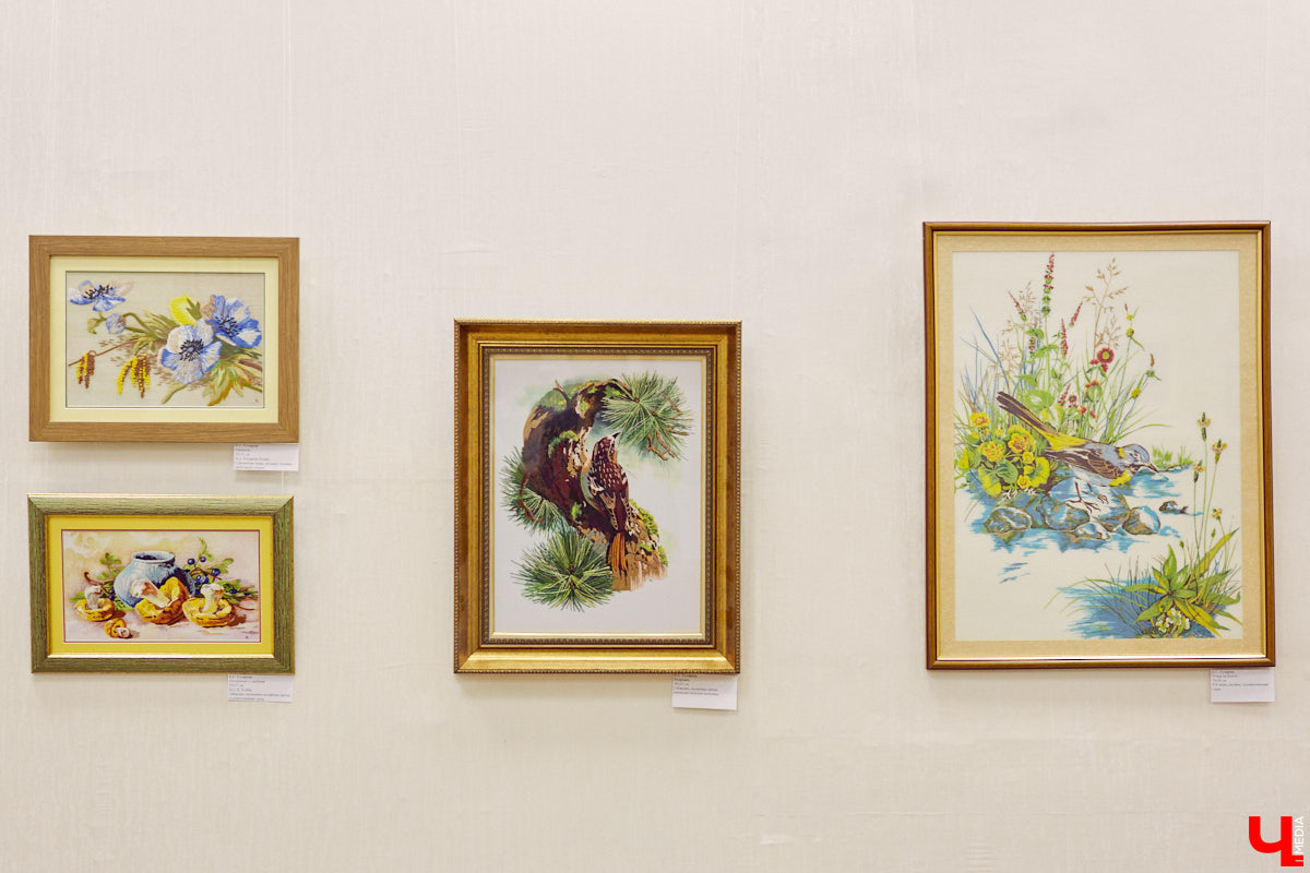Посетили последнюю, 275-ю выставку Клары Сухаревой, взглянули на поразительные картины, вытканные с ювелирной точностью