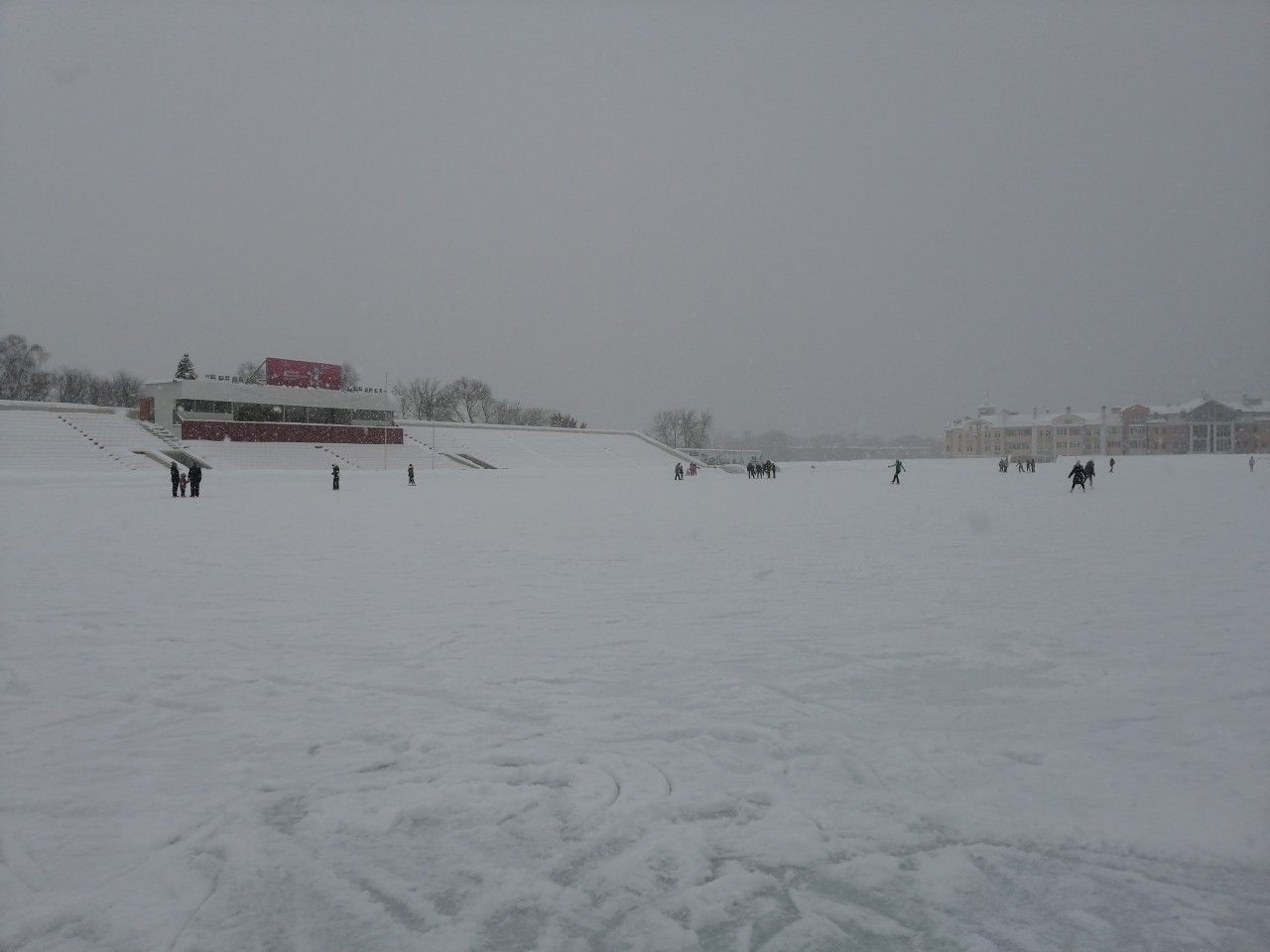 Пока снега мало и на лыжи не встать, в почете катки и хоккейные корты. Где во Владимире можно покататься на коньках? 