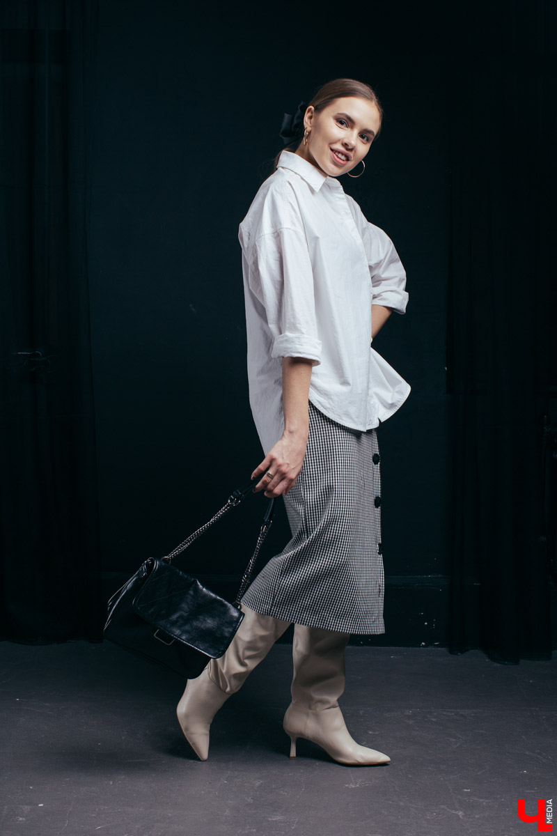 Лейсан Перова — и блогер, и стилист, и модная мама. В ее гардеробе масса стильных аутфитов, но специально для нашего издания она выбрала три свои самые любимые