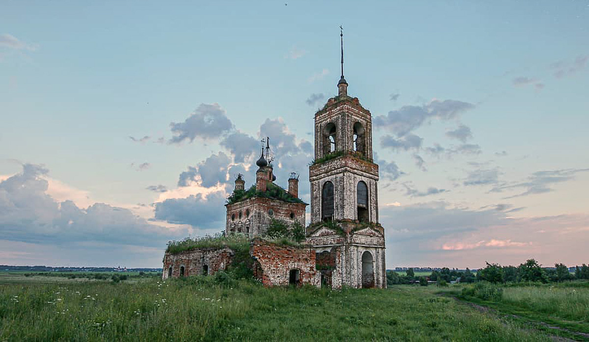 Заброшенные храмы, невероятной красоты здания и города. Знакомимся с Владимирской областью, какой ее видят известные тревел-блогеры.