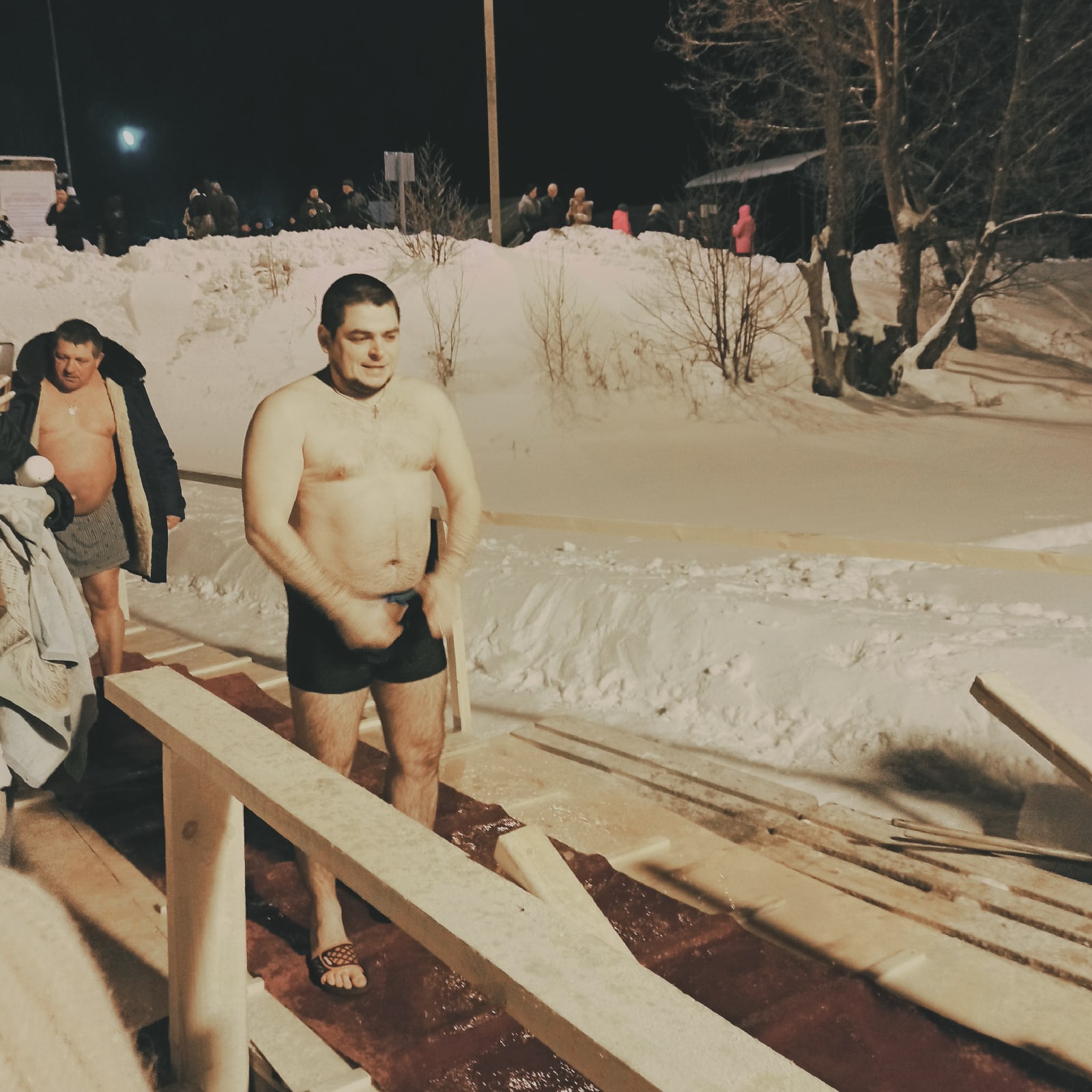 Вы любите морозы? А я в них купался. Владимирские спортсмены и любители экстремального плавания выходят на связь и рассказывают о своих крещенских развлечениях.