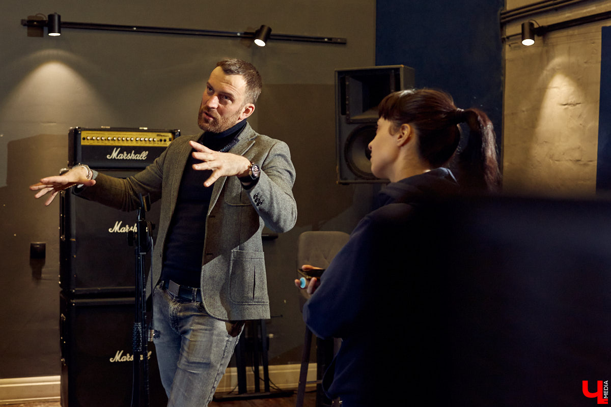 Grey Whale — не только репетиционная база во Владимире, но и творческое пространство с концертами и выставками. Таковым его сделали друзья-основатели Андрей Серан и Антон Китаев.