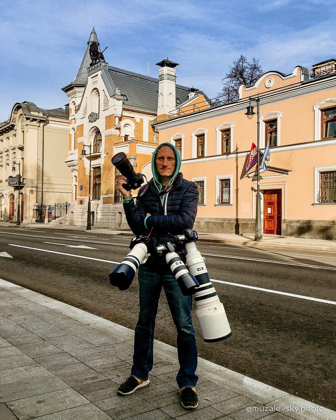 Если вам кажется, что Суздаль - город-сказка, то работы Игоря Музалевского заставят вас уронить на пол челюсть. Московский фотограф дополняет реальность фантастическими сюжетами.