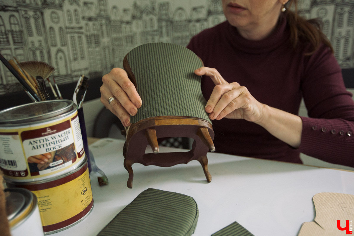 Владимирские дизайнеры создают миниатюрные реплики уникальной антикварной мебели