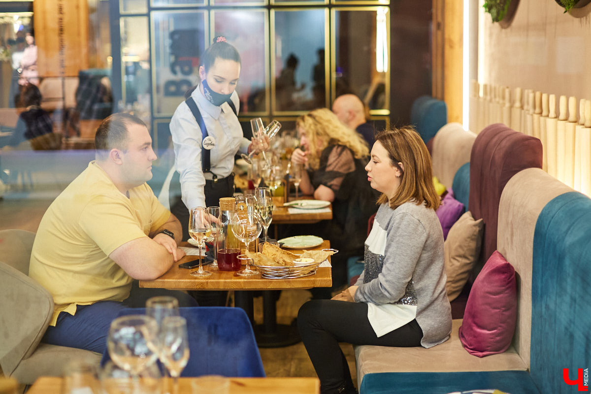 Ресторан «MARiO-MARiO» недавно отметил день рождения. Вместо банального торта гостей праздника ждало яркое кулинарное шоу — ужин в 4 руки. Что это? И понравилось ли гостям? Сейчас все расскажем!