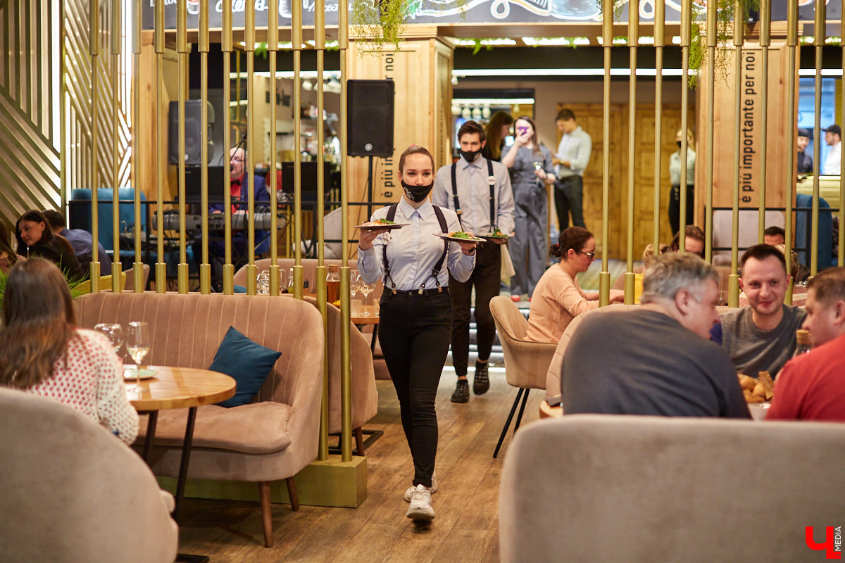 Ресторан «MARiO-MARiO» недавно отметил день рождения. Вместо банального торта гостей праздника ждало яркое кулинарное шоу — ужин в 4 руки. Что это? И понравилось ли гостям? Сейчас все расскажем!