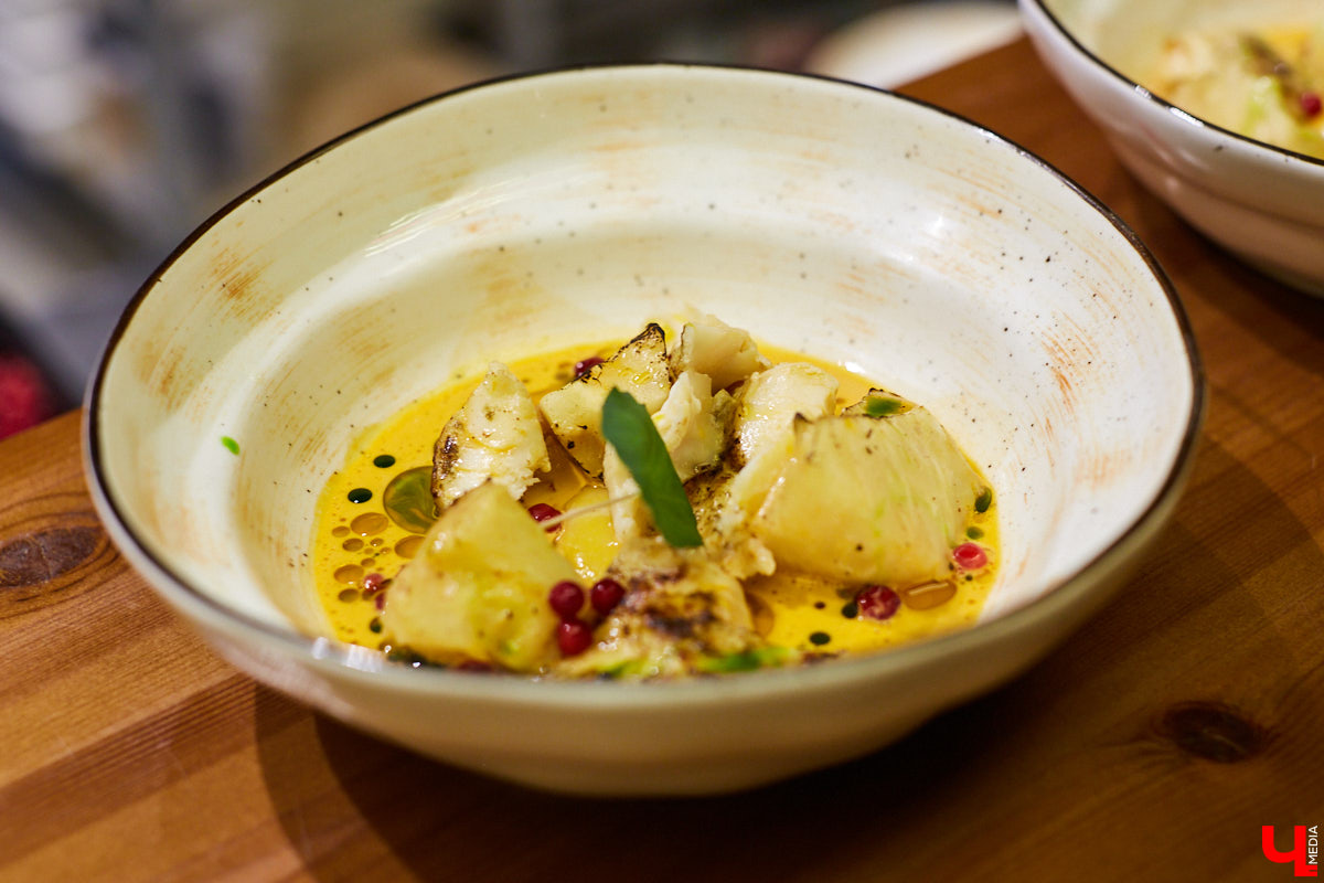 Ресторан «MARiO-MARiO» недавно отметил день рождения. Вместо банального торта гостей праздника ждало яркое кулинарное шоу — ужин в 4 руки. Что это? И понравилось ли гостям? Сейчас все расскажем!