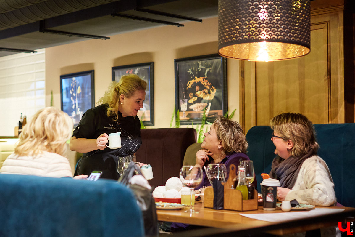 Ресторан «MARiO-MARiO» недавно отметил день рождения. Вместо банального торта гостей праздника ждало яркое кулинарное шоу — ужин в 4 руки. Что это? И понравилось ли гостям? Сейчас все расскажем!