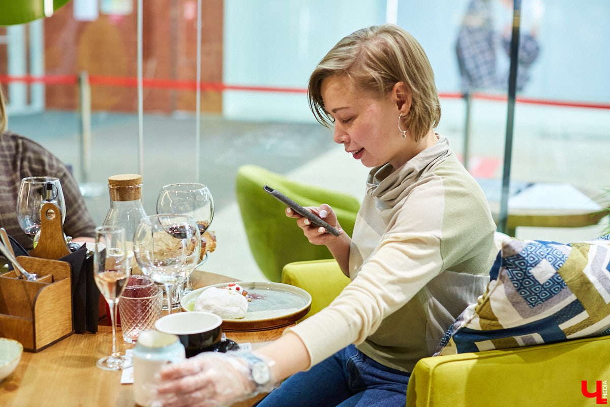 Ресторан «MARiO-MARiO» недавно отметил день рождения. Вместо банального торта гостей праздника ждало яркое кулинарное шоу — ужин в 4 руки. Что это? И понравилось ли гостям? Сейчас все расскажем!