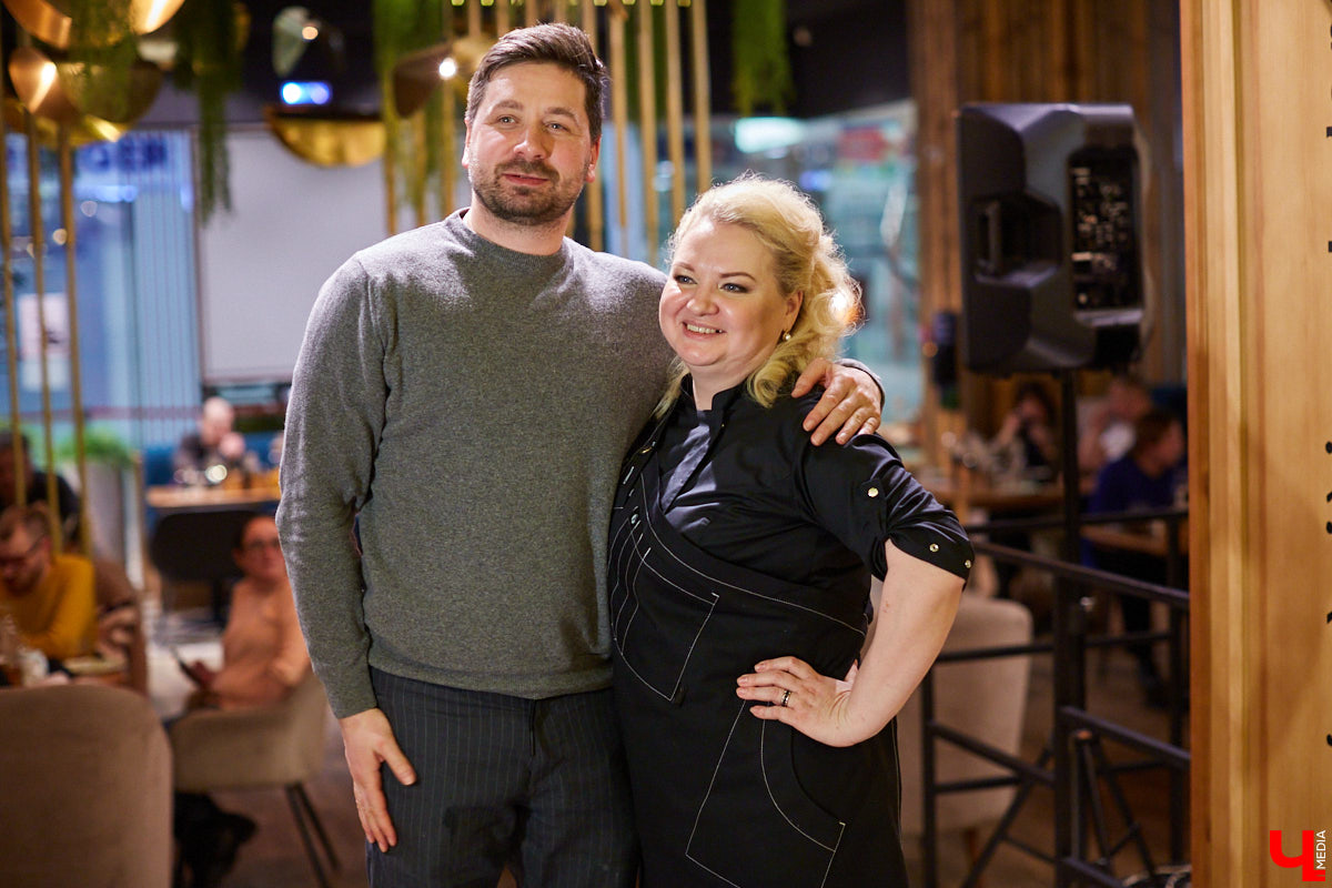 Ресторан «MARiO-MARiO» недавно отметил день рождения. Вместо банального торта гостей праздника ждало яркое кулинарное шоу — ужин в 4 руки. Что это? И понравилось ли гостям? Сейчас все расскажем!