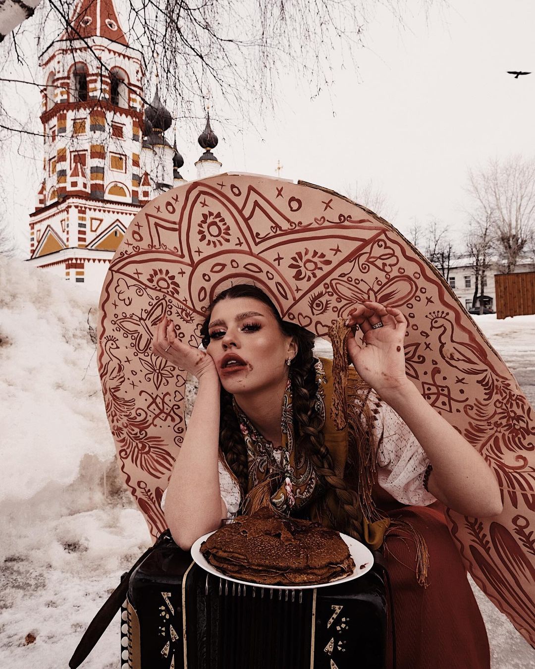 Весенний стиль по-суздальски. Собираем образ русской Масленицы с фэшн-фотографом Максом Сухаревским.