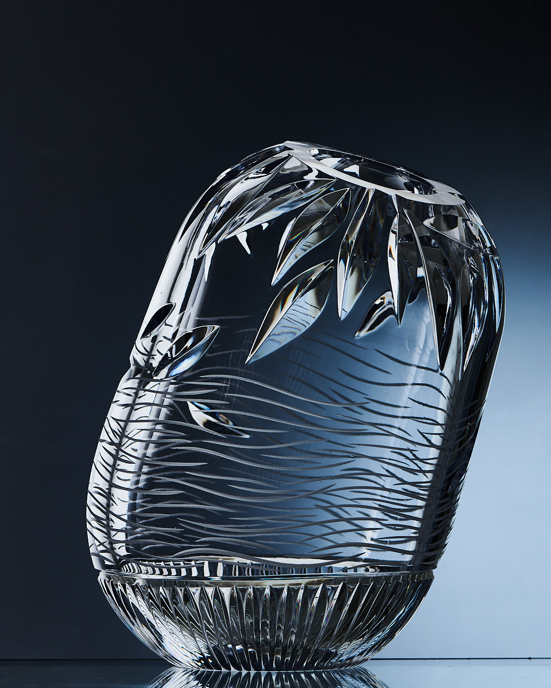 Гусевской завод имени Мальцова выпустил серию ваз «Времена года», необычный дизайн которых разработала художница и архитектор Ольга Трейвас.