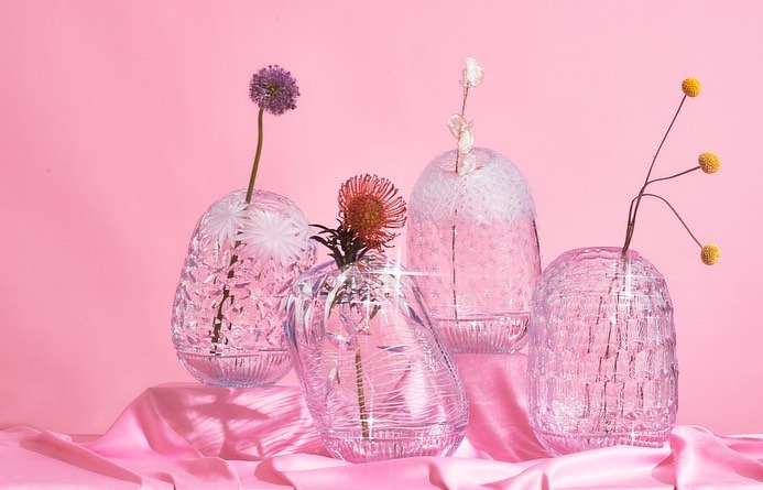 Гусевской завод имени Мальцова выпустил серию ваз «Времена года», необычный дизайн которых разработала художница и архитектор Ольга Трейвас.