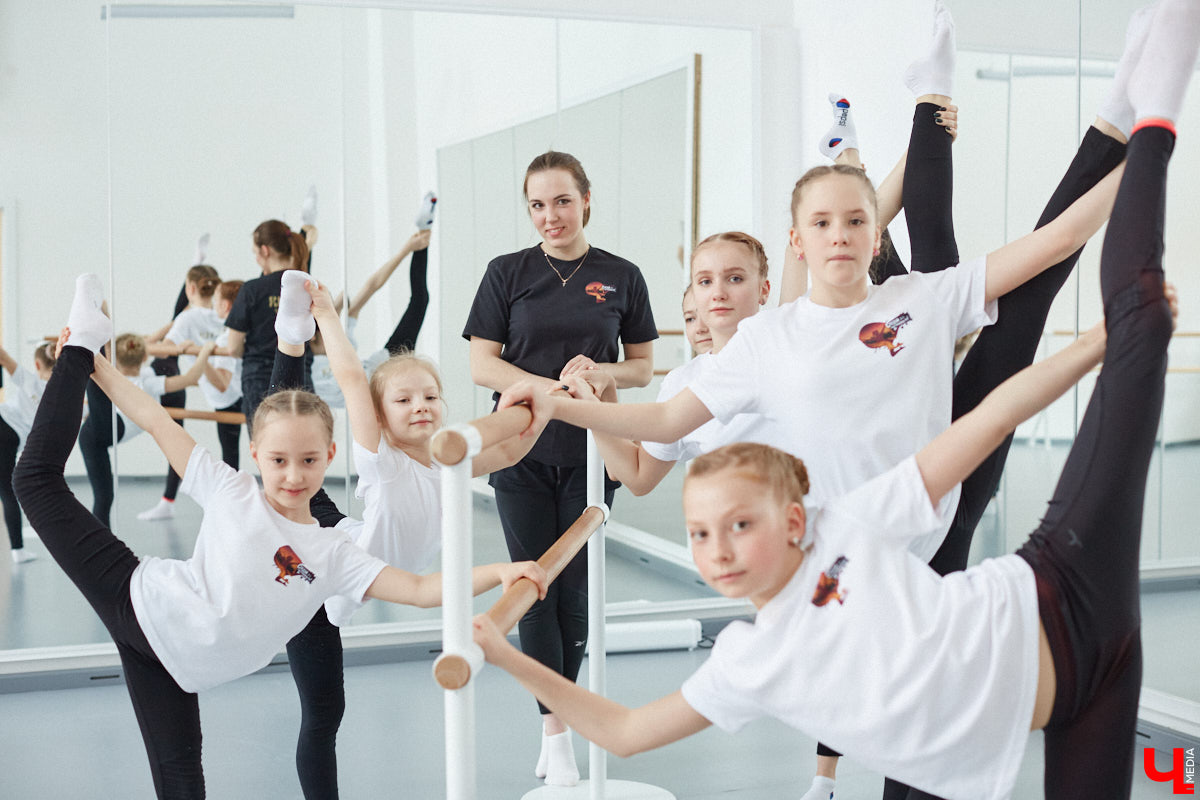 Кристина Сапилова — воздушная гимнастка. И не только! С 2017 года она тренирует целую команду. Мы побывали на занятиях юных дарований и пообщались с их наставницей о красивом, но сложном виде спорта.