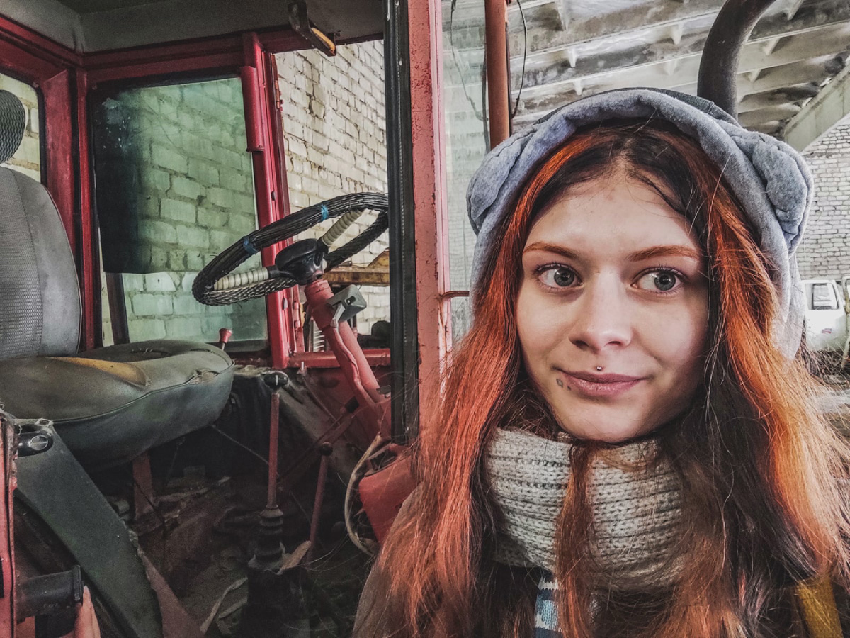 Блогер Ольга Кот осмотрела и сфотографировала заброшенные военные медицинские склады в селе Кузьмино Собинского района. Кадрами оттуда она поделилась с нами.
