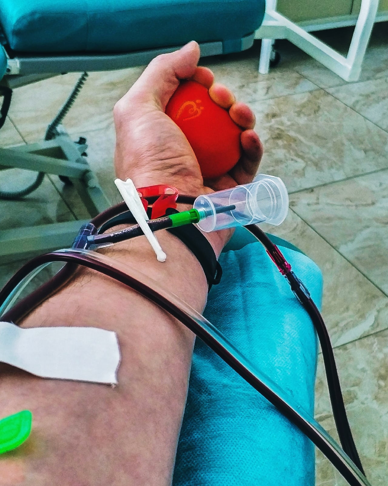 В Национальный день донора владимирцы рассказали о своем опытом сдачи крови, ощущениях перед процедурой и после, и, конечно, о том, каково это, когда твоя кровь спасает чью-то жизнь.