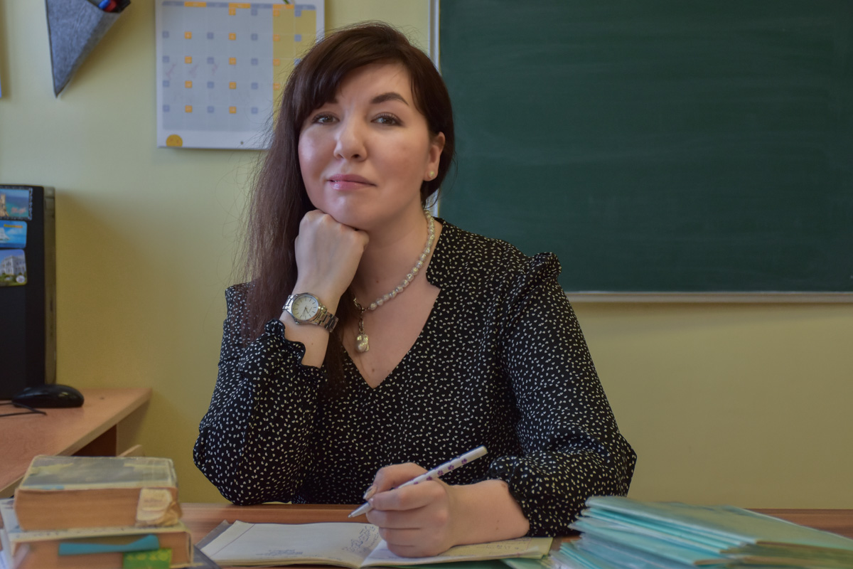 Сегодня на неудобные вопросы о своей профессии отвечает учитель русского языка и литературы Светлана Морозова, которая в этом году прошла в финал областного конкурса «Учитель года-2021».