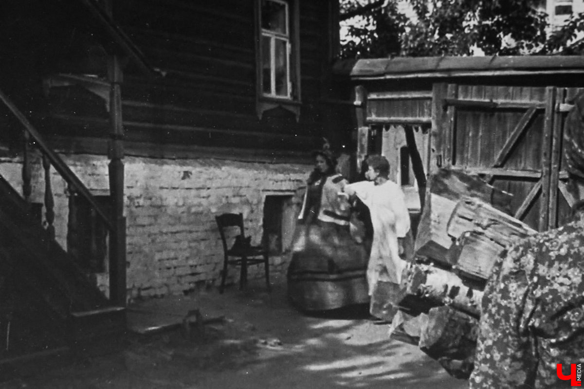 Семья Татьяны Давыдовой вот уже почти 100 лет владеет тем самым домом, где снимали фильм «Женитьба Бальзаминова». Они давно мечтали о создании киномузея, но сейчас решились и приглашают волонтеров поучаствовать в работах.