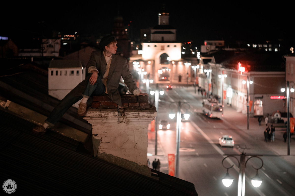 Что такое индустриальный туризм, почему место ему на городских крышах? Владимирский фотограф и смельчак Михаил Цветаев делится инсайдами местного руфинга.