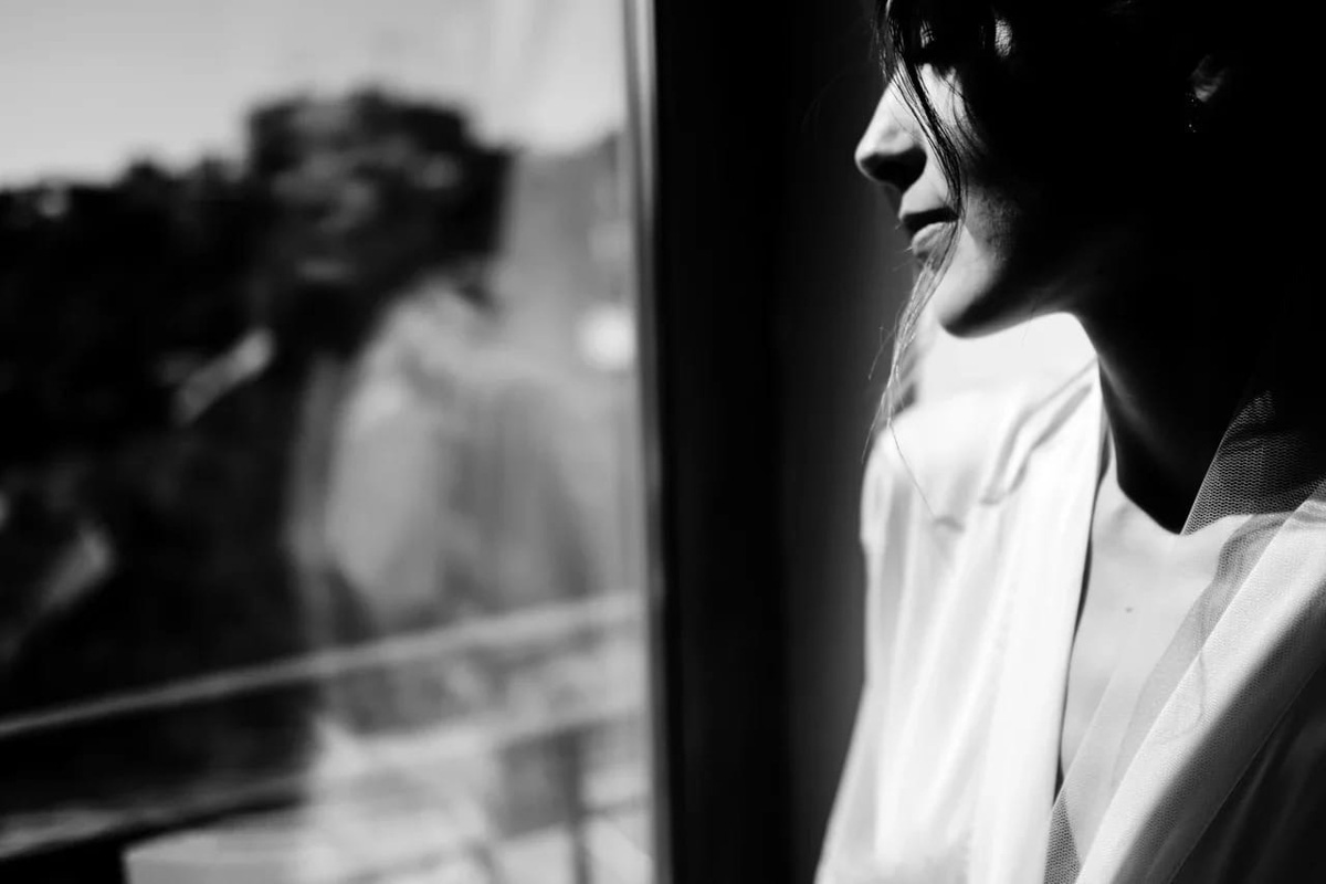 Много лет подряд все свадебные прогулки выглядели весьма однообразно. Молодожены вместе с гостями отправлялись кататься по городу с остановками у Золотых ворот, Вечного огня, Успенского собора, ну, или уезжали к суздальским памятникам архитектуры. Но тренды меняются!