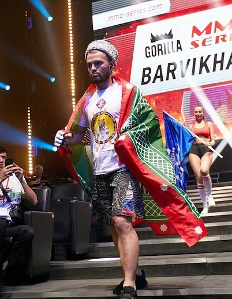 Двое бойцов ММА из Мурома отправились на международный турнир и выступили на арене в «Барвиха Luxury Village». Чем закончились бои на Рублевке?